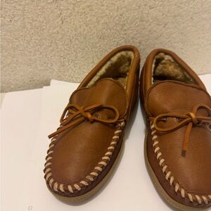 Cabela's Brown Leather Women's Moccasin Slippers with Shearling Trim